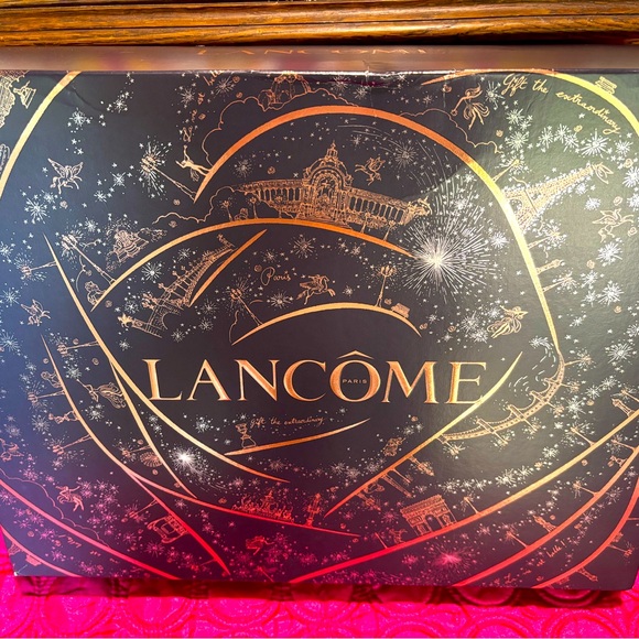 Lancôme 10pc Makeup and Skincare Set - Picture 6 of 9